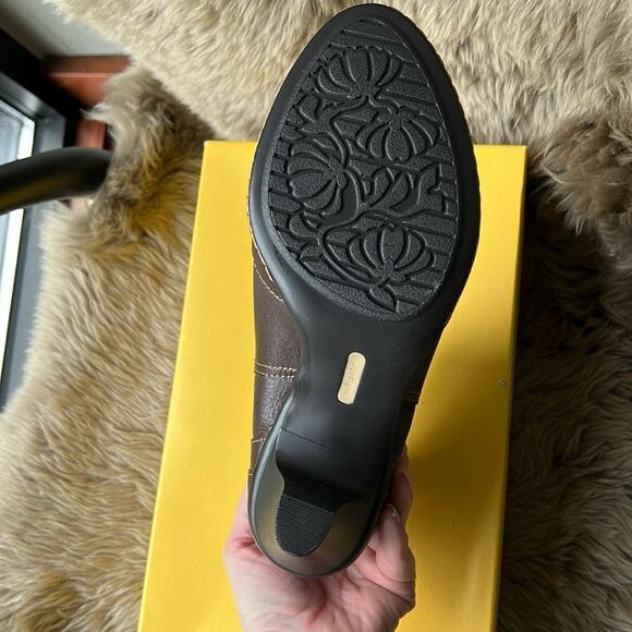 NWT - SOFTSPOTS Sookie Black Leather Ankle Boots - size 8.5 - Picture 8 of 10